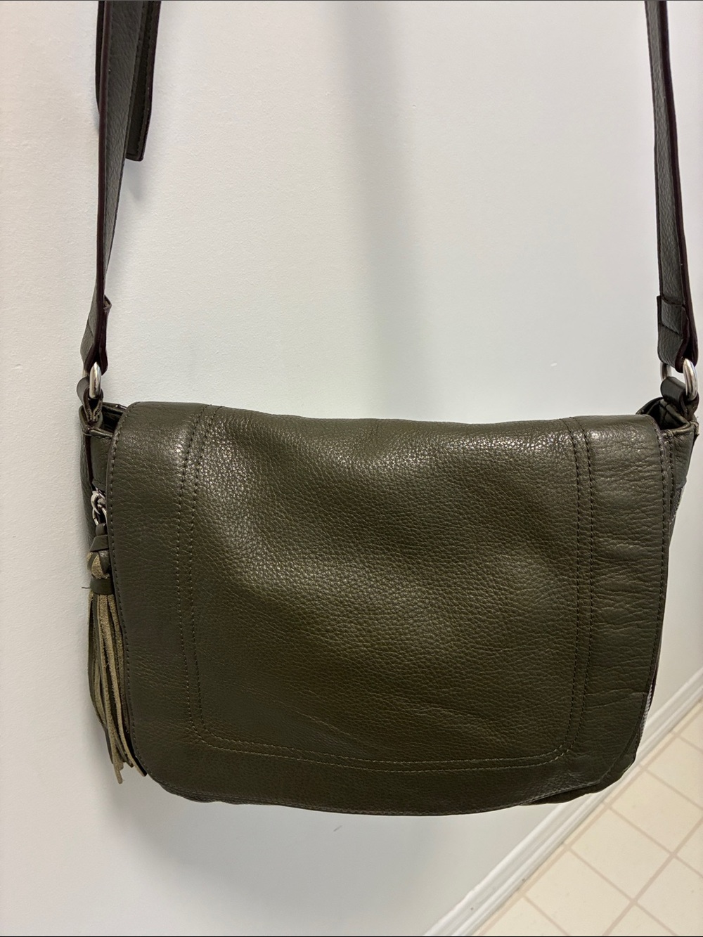 SANCTUARY PEBBLED  Olive Green Leather Crossbody Bag